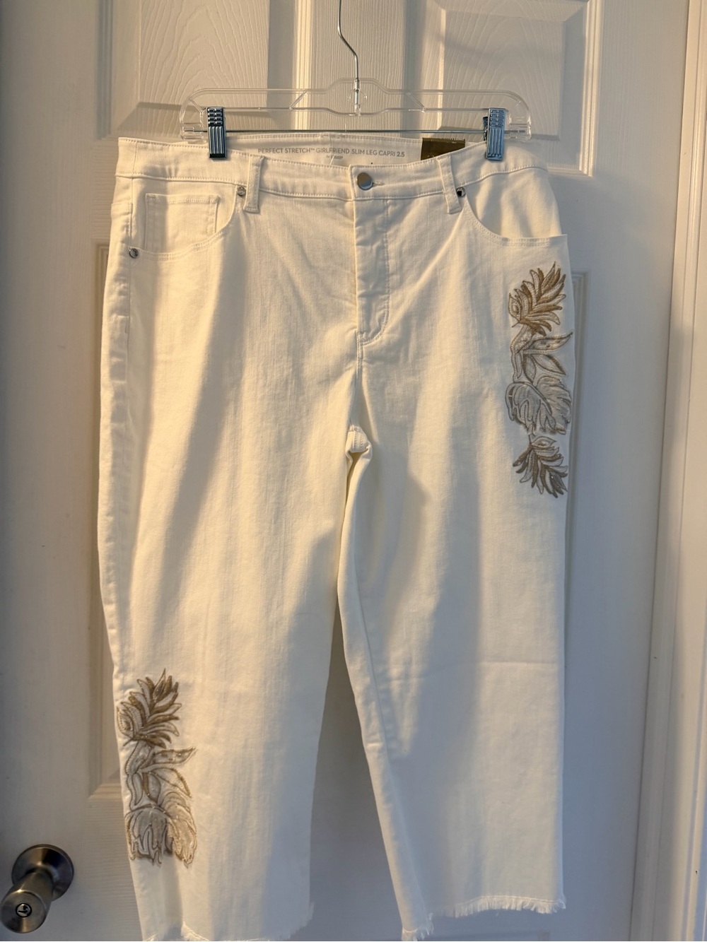 Chico's Cream Girlfriend Slim Leg Capri size 14